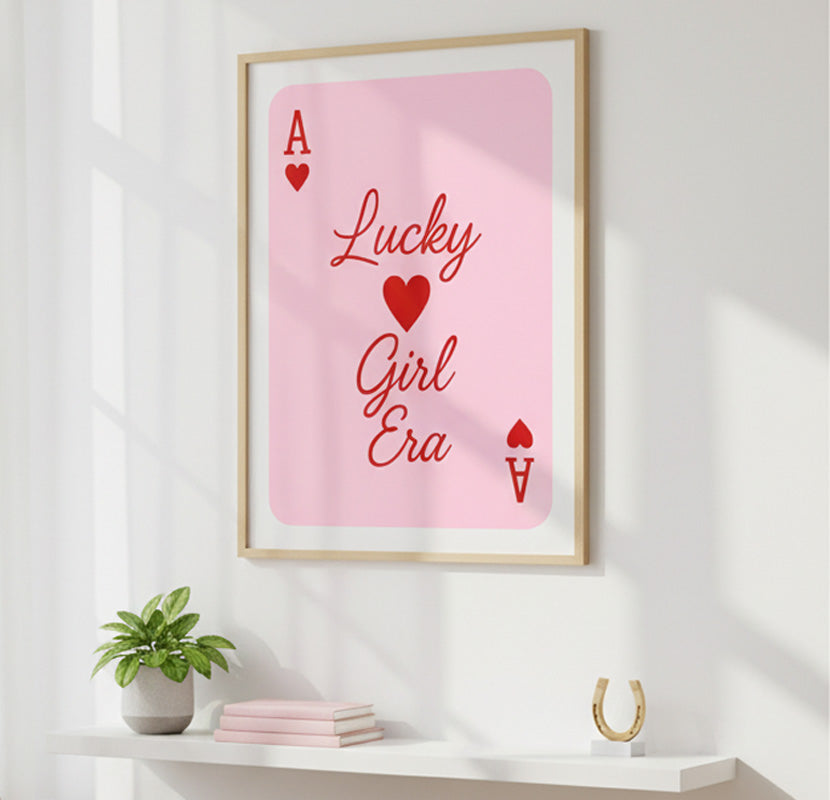 As de Corazones "Lucky Girl Energy". Póster Estético Rosa y Rojo. Impresión de Arte de Pared. Decoración