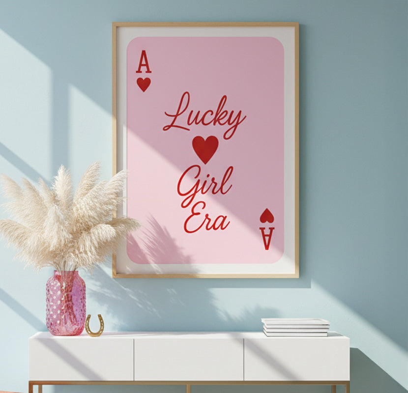 As de Corazones "Lucky Girl Energy". Póster Estético Rosa y Rojo. Impresión de Arte de Pared. Decoración